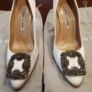 Manolo Blahnik Hangisi Bridal Pump